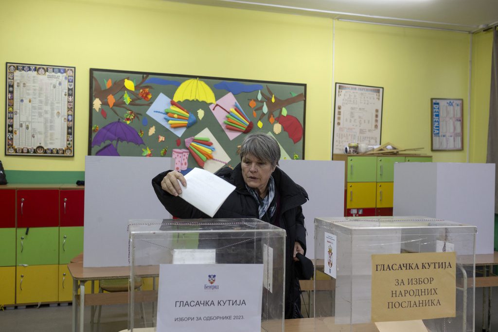 Σερβία: Σε εξέλιξη η ψηφοφορία για τις βουλευτικές, περιφερειακές και δημοτικές εκλογές