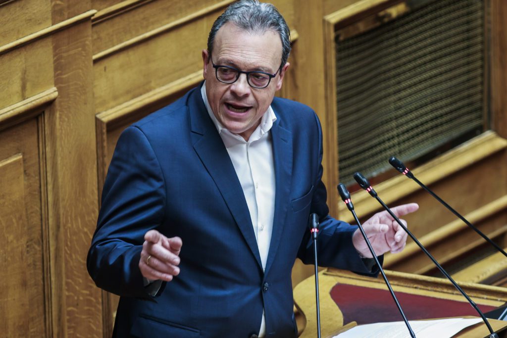 Επίκαιρη ερώτηση Φάμελλου σε Μητσοτάκη: Να εξηγήσει γιατί στοχοποιεί τους ελεύθερους επαγγελματίες και τους αυτοαπασχολούμενους οδηγώντας τους σε λουκέτα
