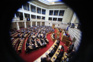 «Κυβίστηση» Μαρινάκη: Θεωρούμε ως πήχη τους 151 βουλευτές &#8211; Άδειασμα από Κακλαμάνη